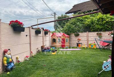 Jumatate de duplex  cu 4 camere si 2 bai, decomandat situat in Utvin - 10