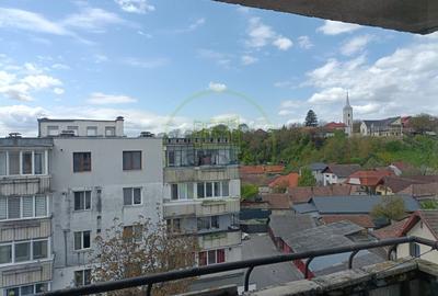 Apartament cu 4 camere decomandat în Reghin - 2