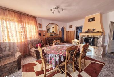 Casă cu 5 camere decomandat cu Teren 1600 Mp în Dobreni - 2