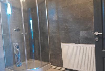 Casă cu 4 camere în Lumina