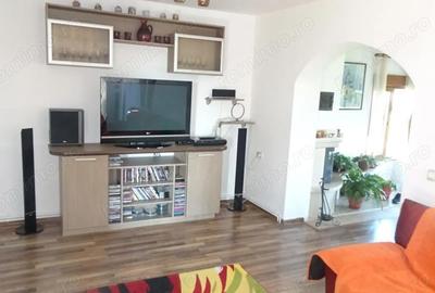Casă cu 4 camere cu Teren 7800 Mp în Central - 1