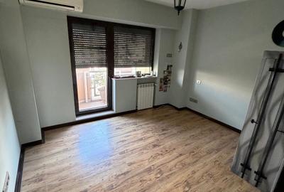 Apartament cu 4 camere semidecomandat în P-ța Victoriei - 24