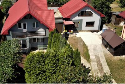 Ansamblu de doua case 223 mp utili, 1000 mp teren, zona Scheia - 1