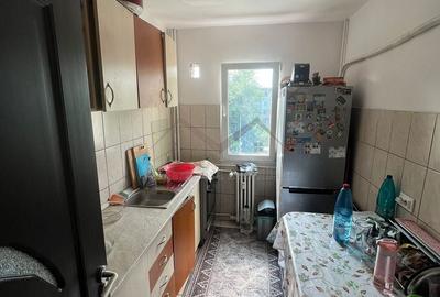 Apartament cu 3 camere semidecomandat în Podu Roș - 4