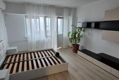 Garsonieră decomandată, mobilată în Vitan Mall