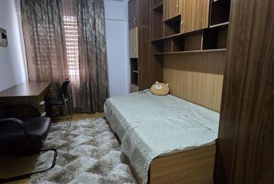 Apartament cu 3 camere decomandat, mobilat în Micro 3 - 6