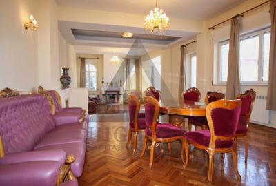 Casă individuală cu 8 camere cu Canalizare în Central - 2