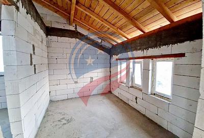 Casă individuală cu 10 camere cu Canalizare în Malu Mare - 6