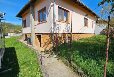 Casă cu 3 camere cu Teren 1060 Mp în Central
