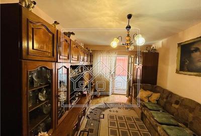 Ap decomandat, 3 camere, 2 balcoane si pivnita - V. Aaron - 7