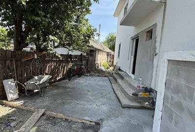 Casă cu 4 camere cu Teren 200 Mp în Central - 2