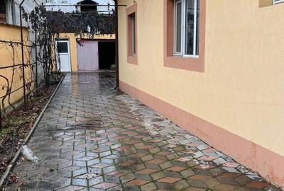 Casă cu 4 camere în Central - 2