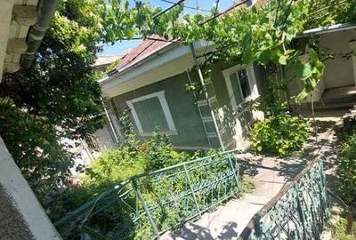 Casă cu 4 camere cu Teren 120 Mp în Central