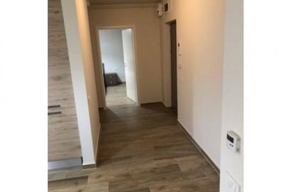 Apartament cu 3 camere semidecomandat în Decebal