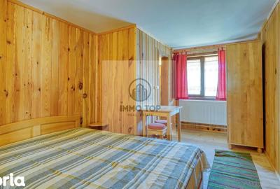 Casă cu 8 camere cu Teren 700 Mp în Vidra