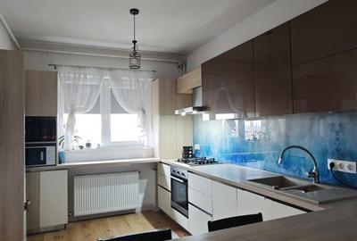 Apartament cu 3 camere în 9 Mai - 12