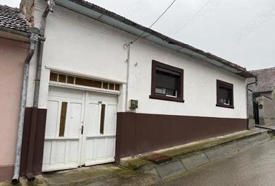 Casă cu 4 camere în Berzasca - 2