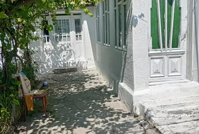 Casa de vanzare +teren 900m