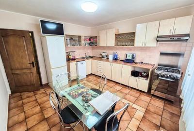 Casă cu 5 camere cu Canalizare în Prundu - 11