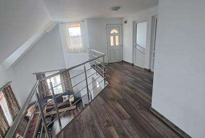 Casă cu 4 camere cu Teren 820 Mp în Voinești - 3