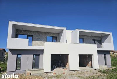 Casă cu 4 camere cu Teren 300 Mp în Săcălaz
