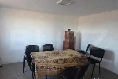 Casă cu 2 camere cu Teren 2500 Mp în Central - 1