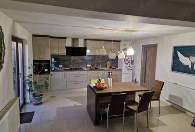 Casă cu 6 camere cu Teren 530 Mp în Pielești - 2