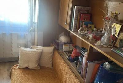 Apartament cu 3 camere decomandat, mobilat în Micro 17 - 2