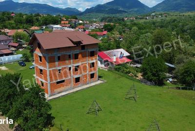 Casă cu Teren 1183 Mp în Corbeni - 12