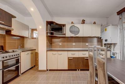 Casă cu 7 camere cu Canalizare în Central - 4