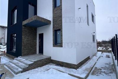 Casă individuală cu 4 camere cu Canalizare în Domnești