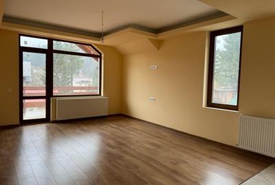 Apartament cu 3 camere decomandat în Bușteni