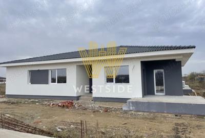 Apartament cu 3 camere decomandat în Bucovăț (Remetea Mare)