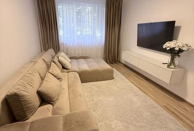 Apartament cu 3 camere decomandat în Calea București