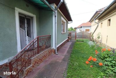 Casă cu 2 camere cu Teren 1058 Mp în Central