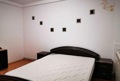 Apartament cu 3 camere decomandat în Berceni
