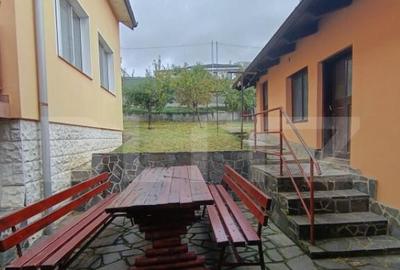 Casa de vanzare,/ spatiu comercial cu 4 camere ?i un teren - 7
