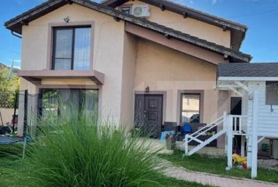 Casă cu 4 camere cu Piscina în Central - 2