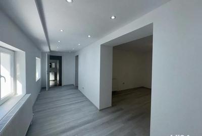 Casă cu 3 camere în Roman - 1