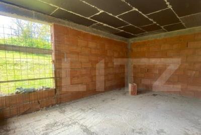 Casa la rosu, cu 3 camere, 74 mp, teren 800 mp, zona Centur - 17