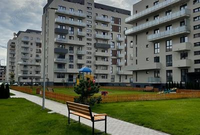 Inchiriez apartament in Maurer rezidece.
