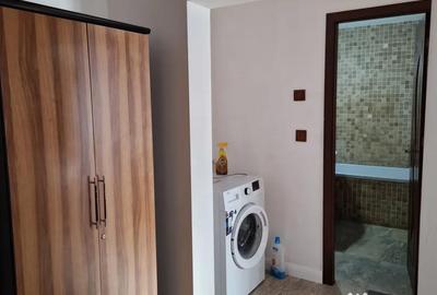 Apartament cu 2 camere decomandat în 9 Mai - 10