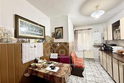 Apartament cu 3 camere decomandat în Lazaret - 2