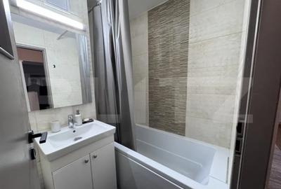 Apartament cu 3 camere semidecomandat în Central - 1