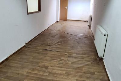 Spațiu comercial, de 93 mp, în Central - 4