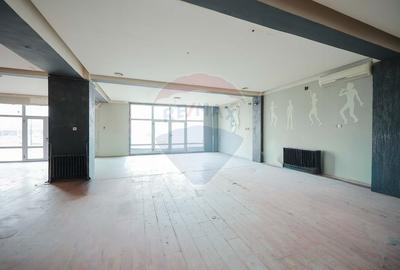 Spațiu comercial, de 281 mp, în Decebal - 4
