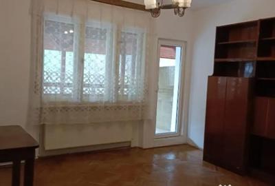 Casă cu 4 camere cu Teren 1000 Mp în Central