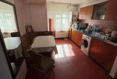 Apartament cu 3 camere decomandat în 1 Decembrie - 3