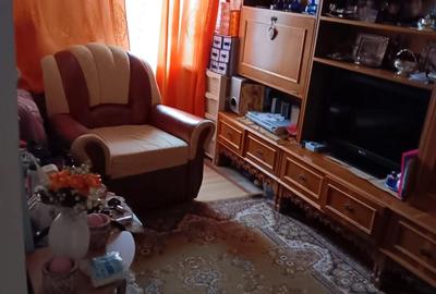 Apartament cu 3 camere semidecomandat în Micro 38 - 1