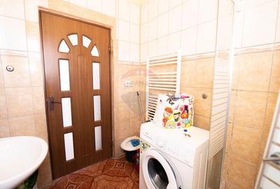 Casă cu 7 camere cu Teren 466 Mp în Singureni - 13